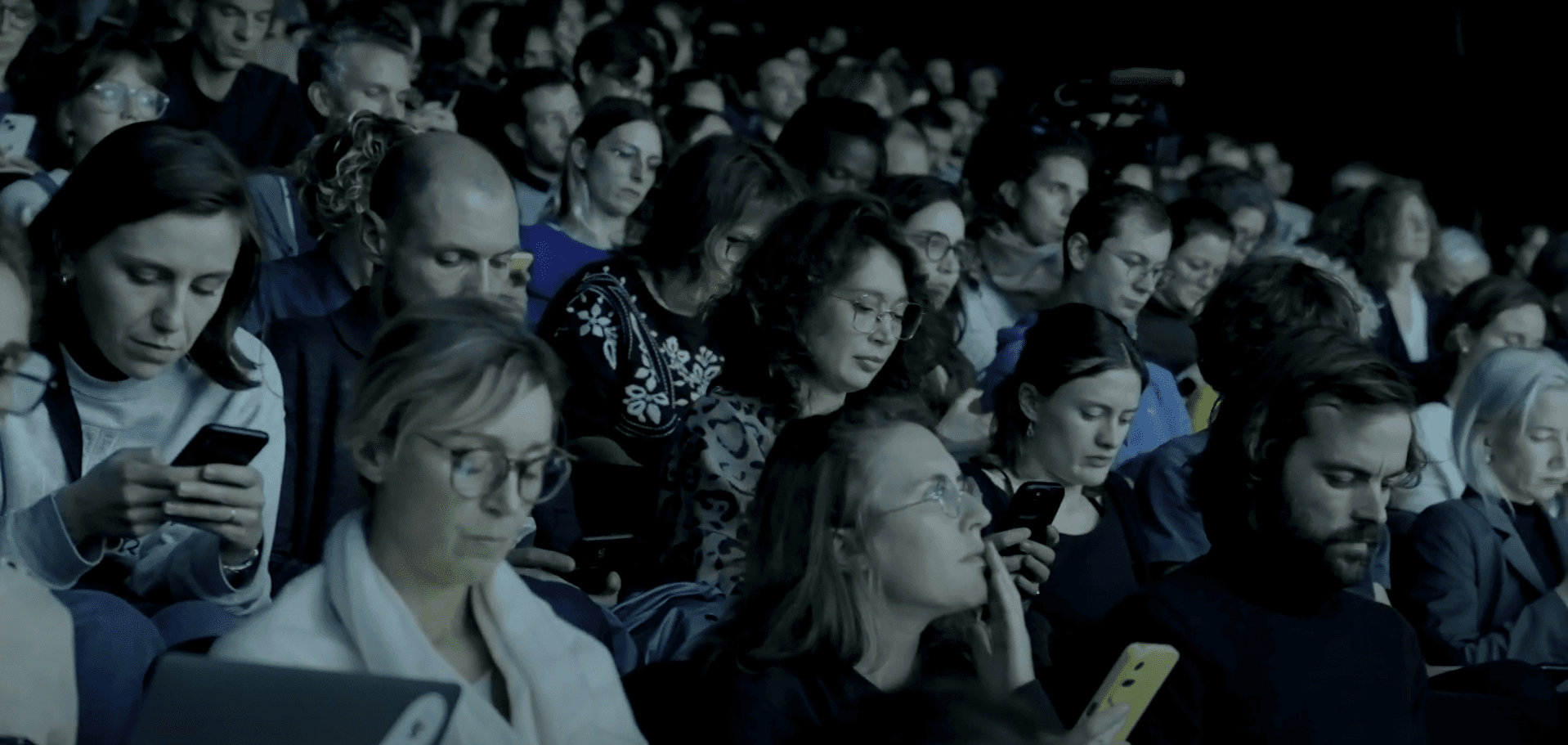 DamasIA — interface smartphone, participants writing in real-time